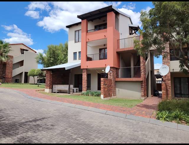 2 BEDROOM TOWNHOUSE FOR SALE IN VORNA VALLEY